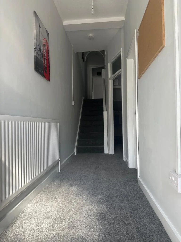 6 bedroom terraced house for rent