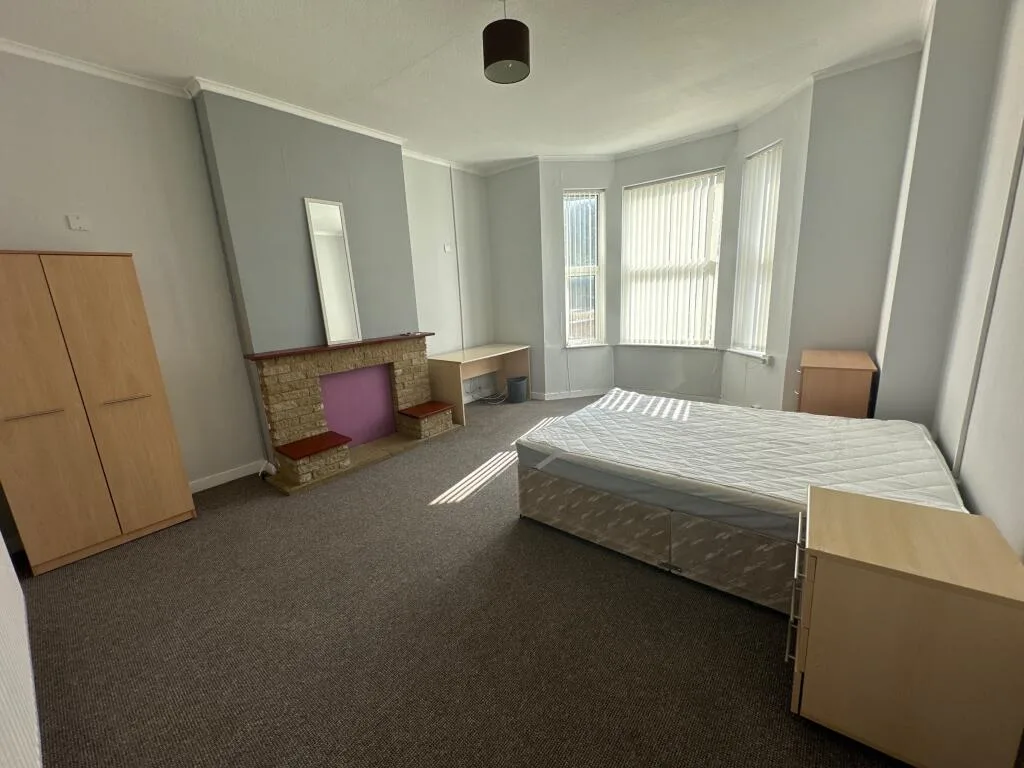 6 bedroom terraced house for rent