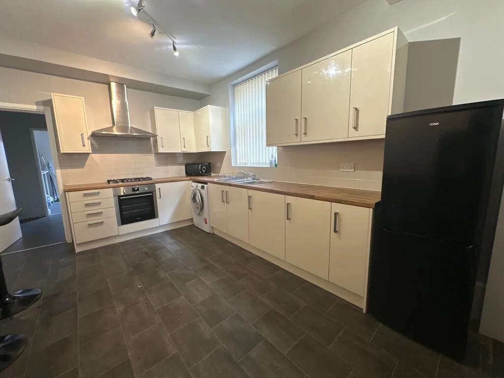 6 bedroom terraced house for rent