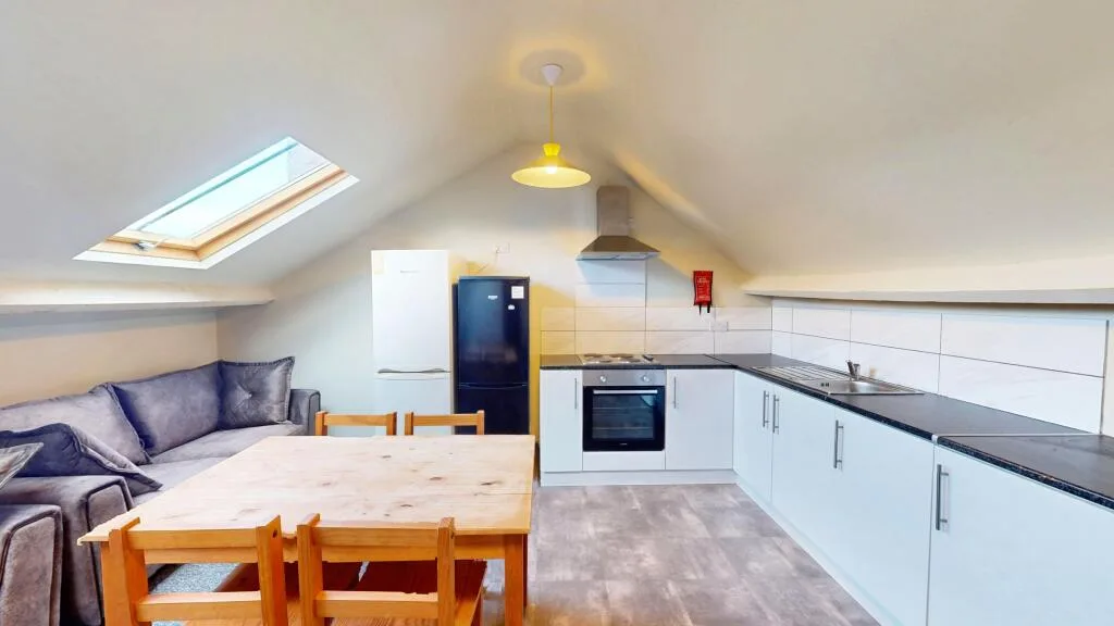 5 bedroom flat for rent