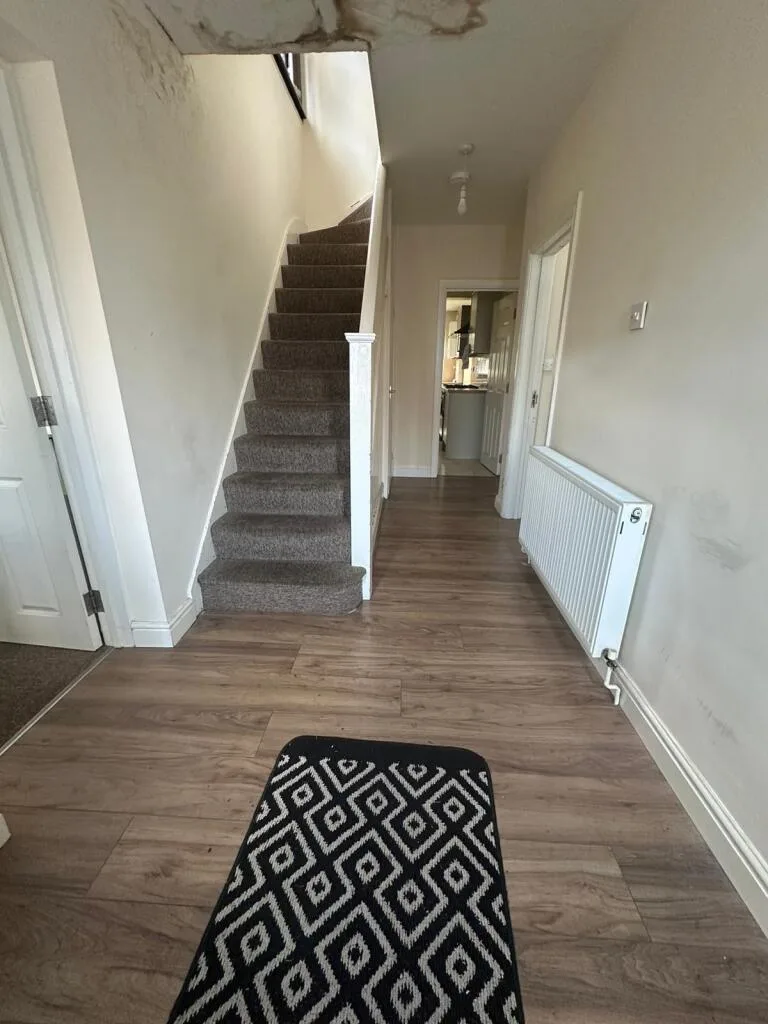 6 bedroom semi-detached house for rent