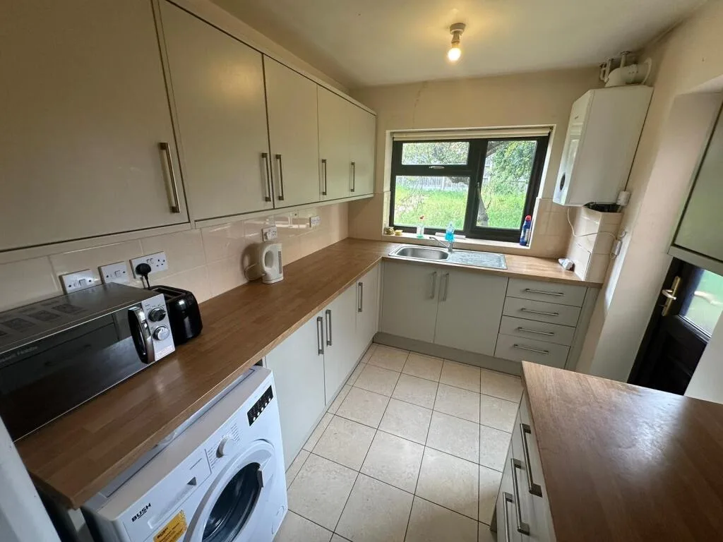 6 bedroom semi-detached house for rent