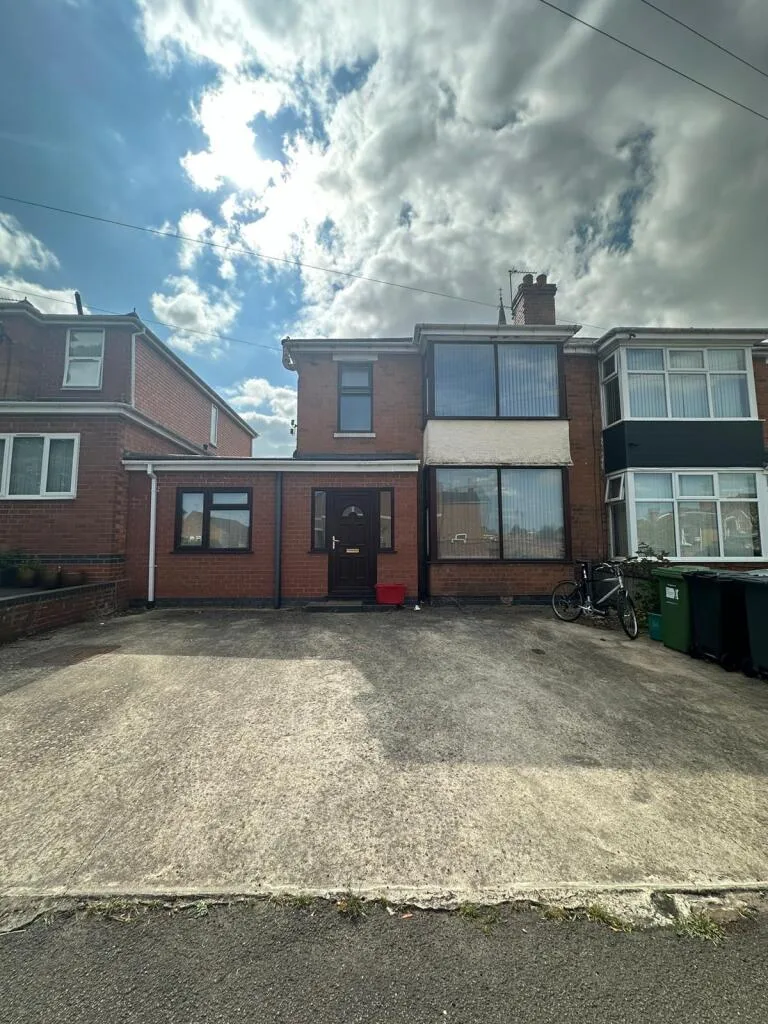 6 bedroom semi-detached house for rent
