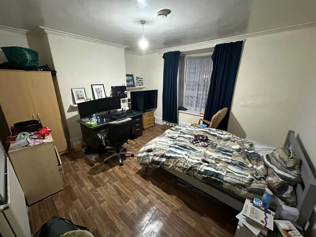 6 bedroom terraced house for rent