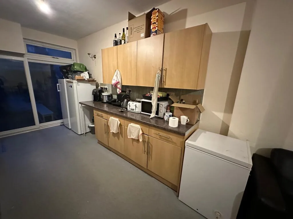 6 bedroom terraced house for rent