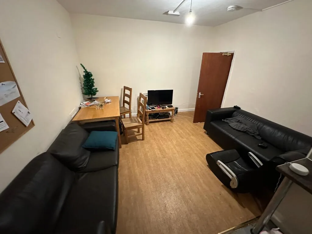 6 bedroom terraced house for rent