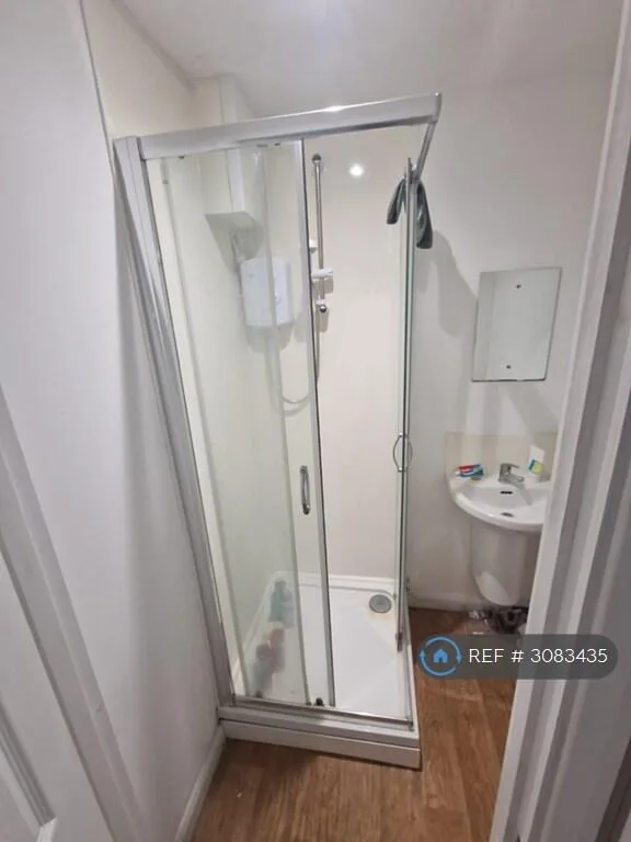 6 bedroom terraced house for rent