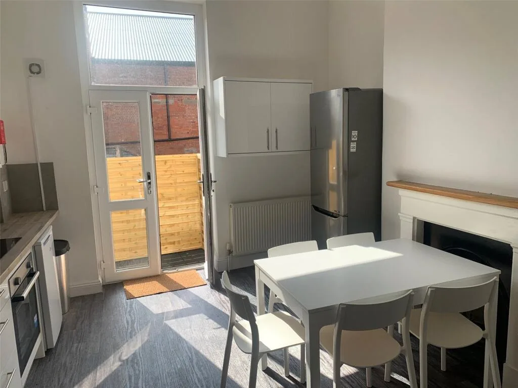 5 bedroom apartment for rent
