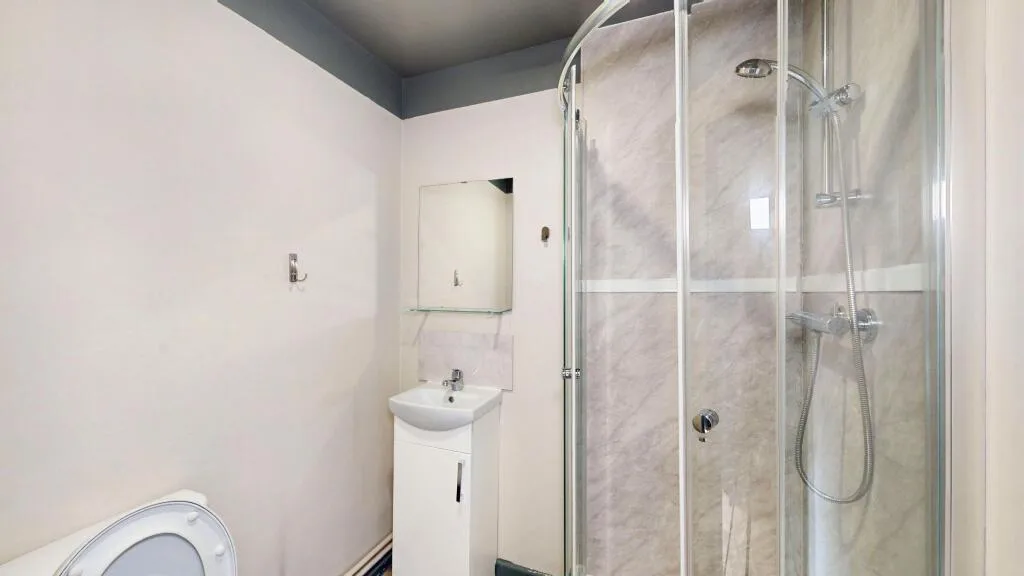 9 bedroom flat for rent