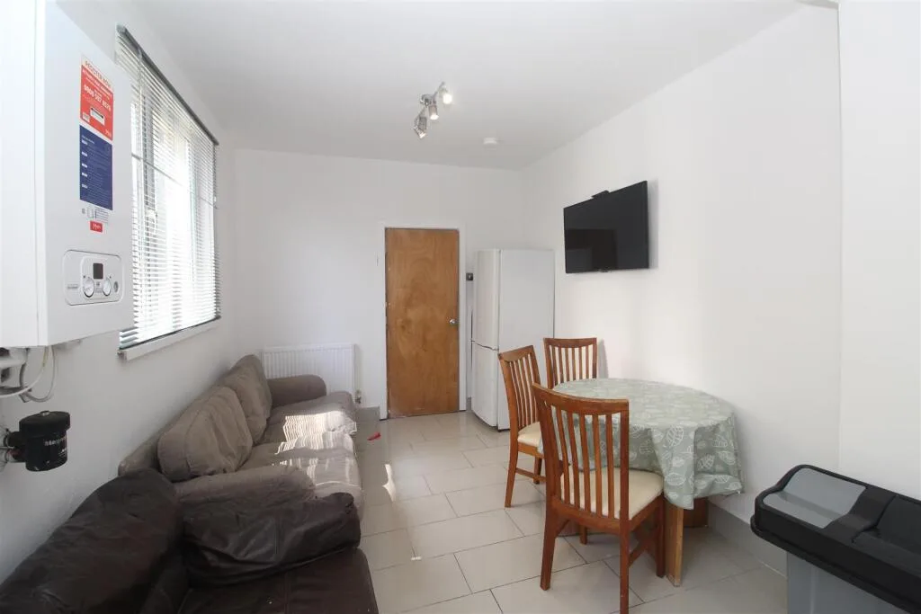 5 bedroom house for rent