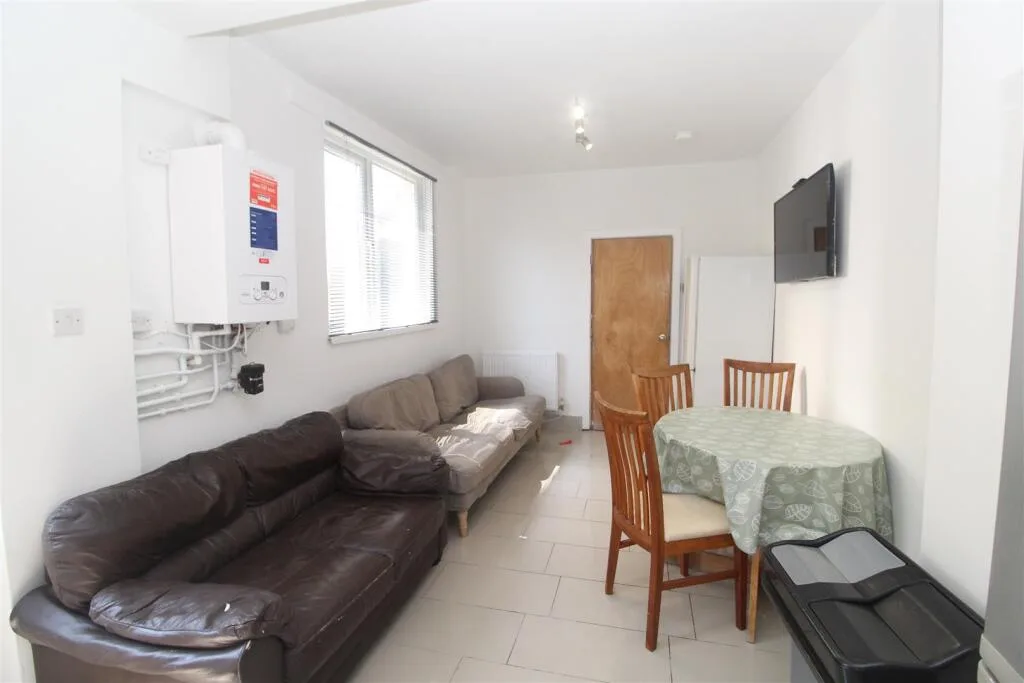 5 bedroom house for rent
