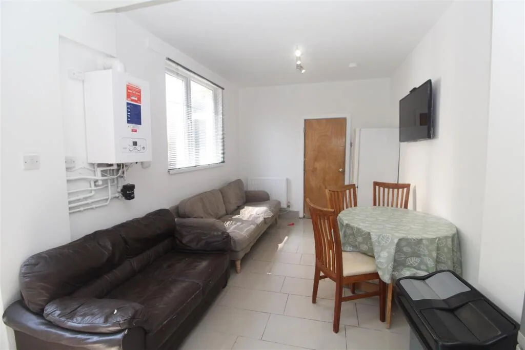 5 bedroom house for rent