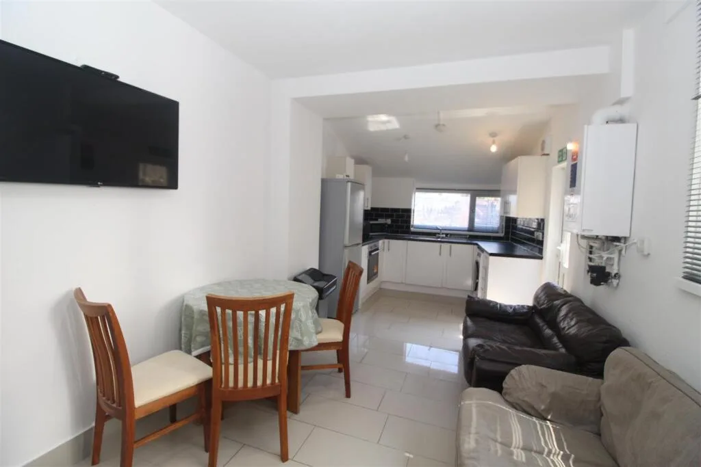 5 bedroom house for rent