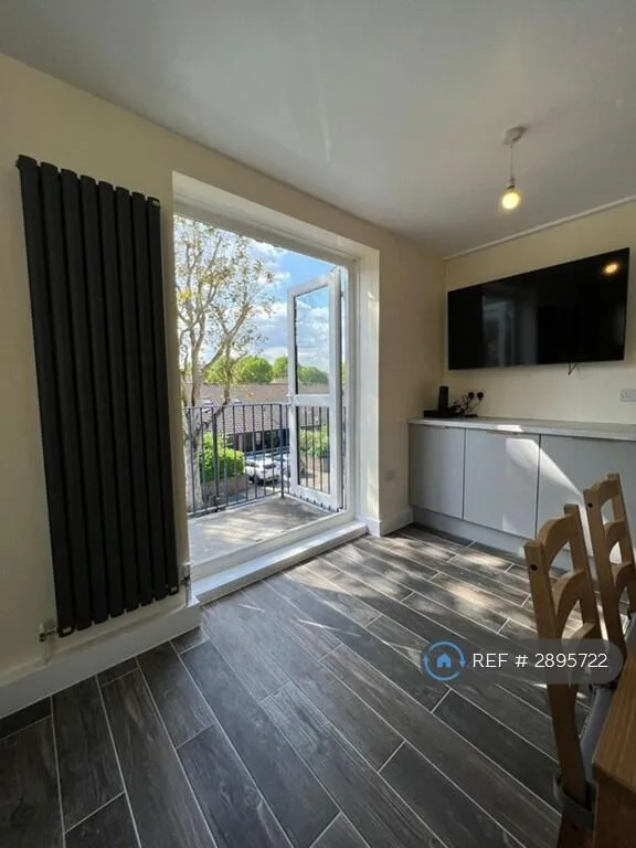 4 bedroom maisonette for rent