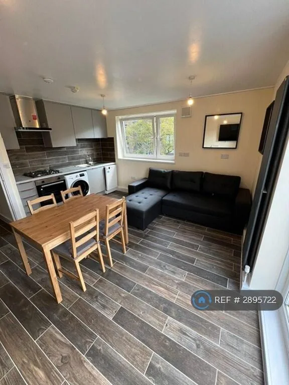 4 bedroom maisonette for rent