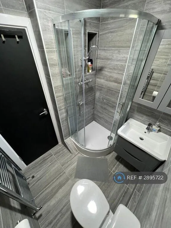 4 bedroom maisonette for rent