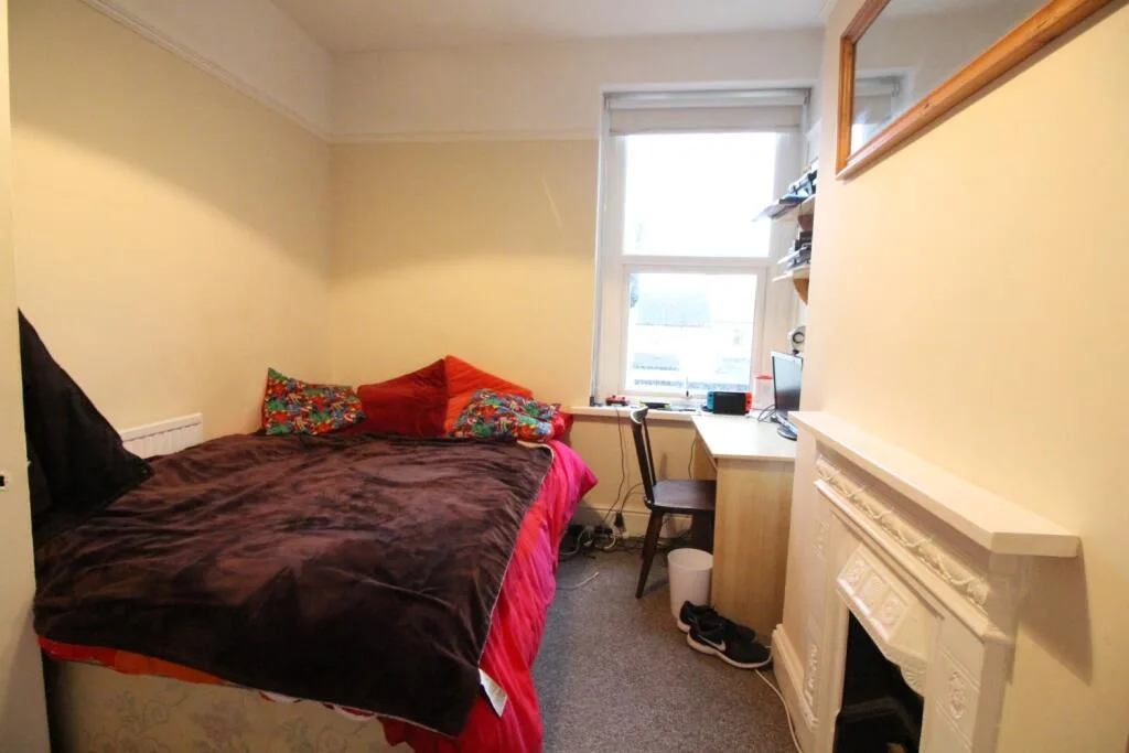 5 bedroom terraced house for rent