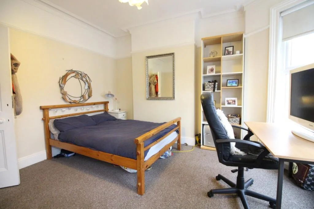 5 bedroom terraced house for rent