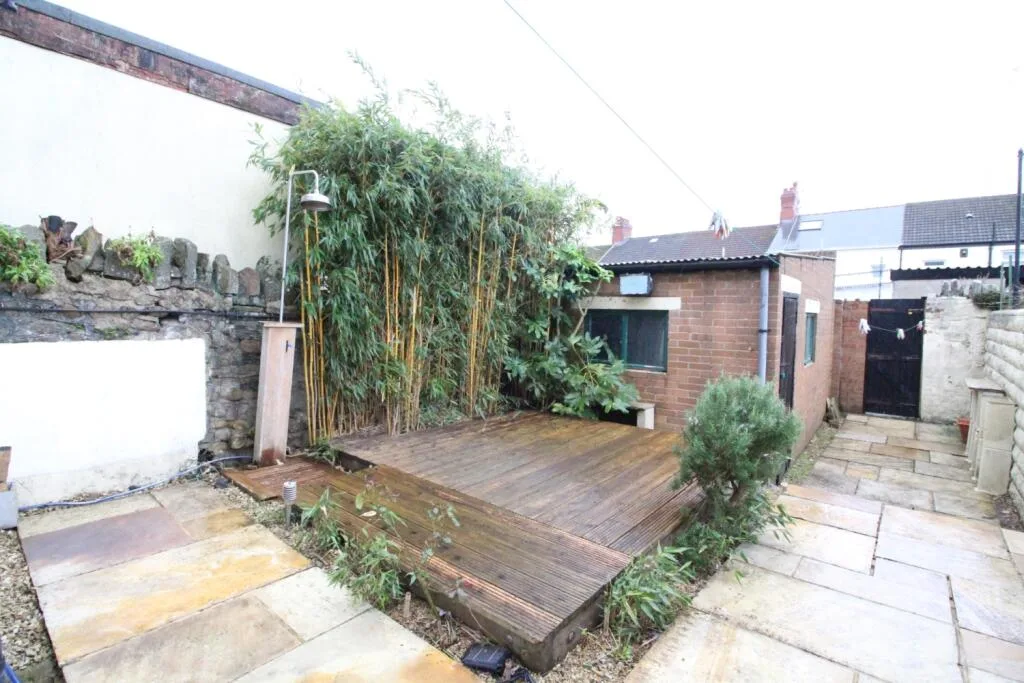 5 bedroom terraced house for rent