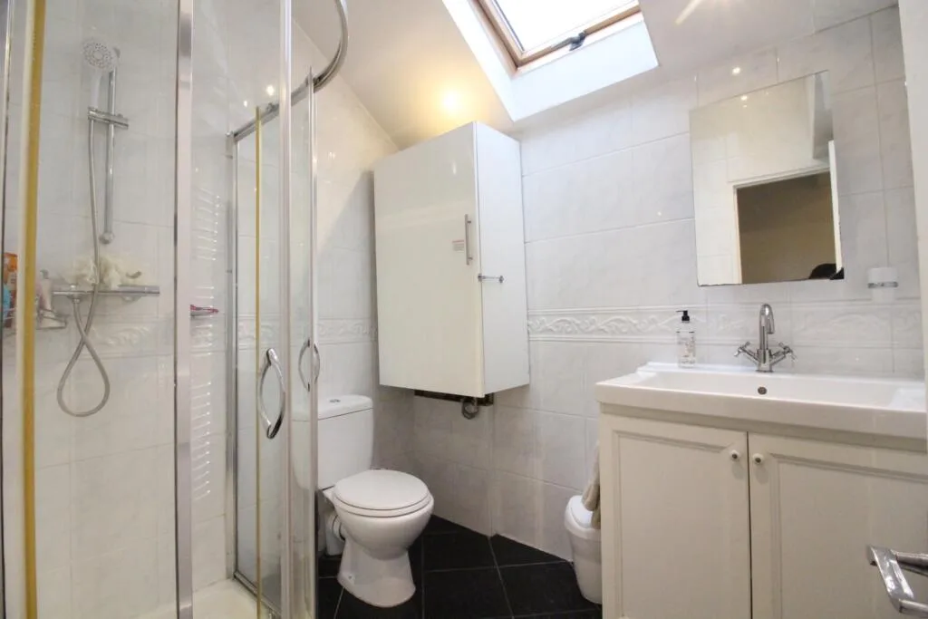 5 bedroom terraced house for rent
