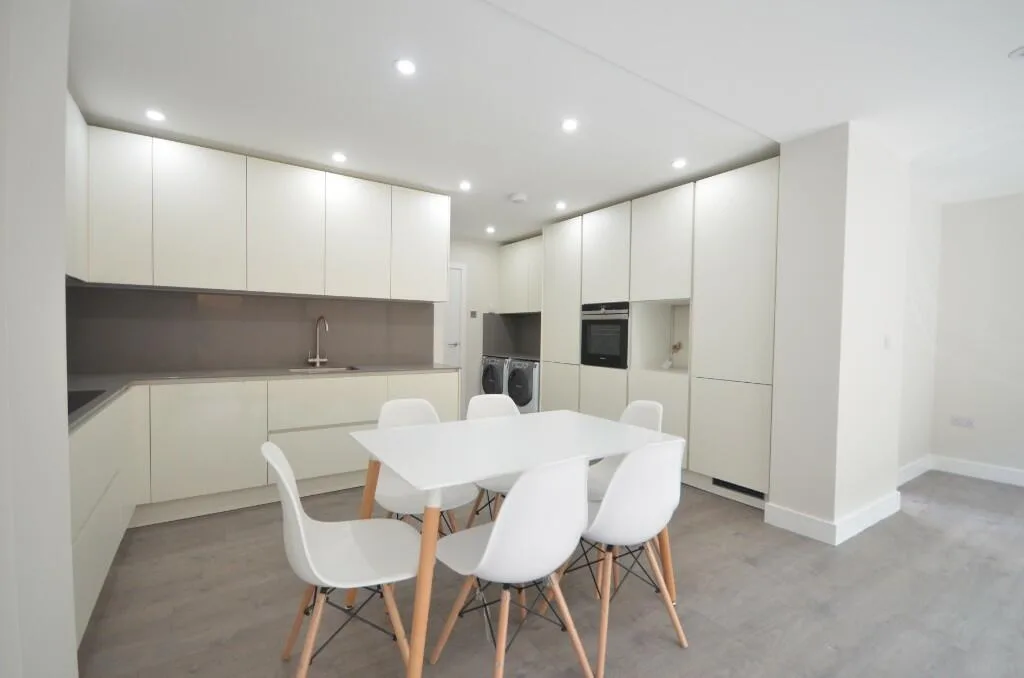 5 bedroom town house for rent