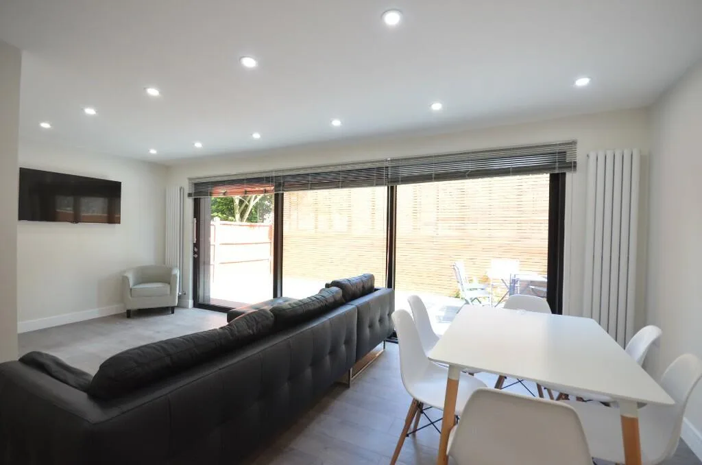 5 bedroom town house for rent