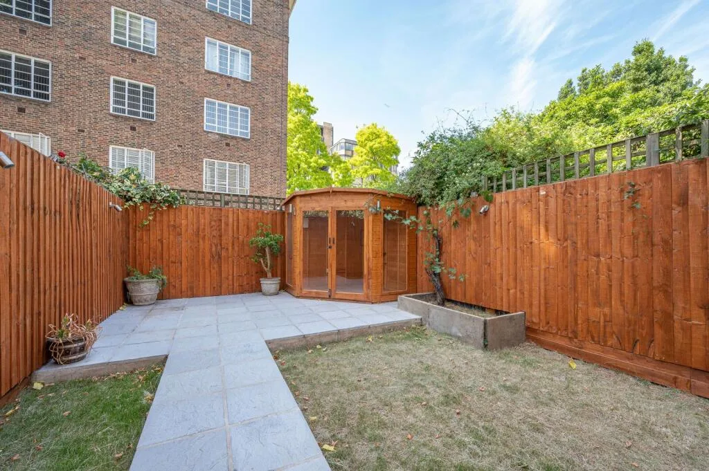 5 bedroom terraced house for rent