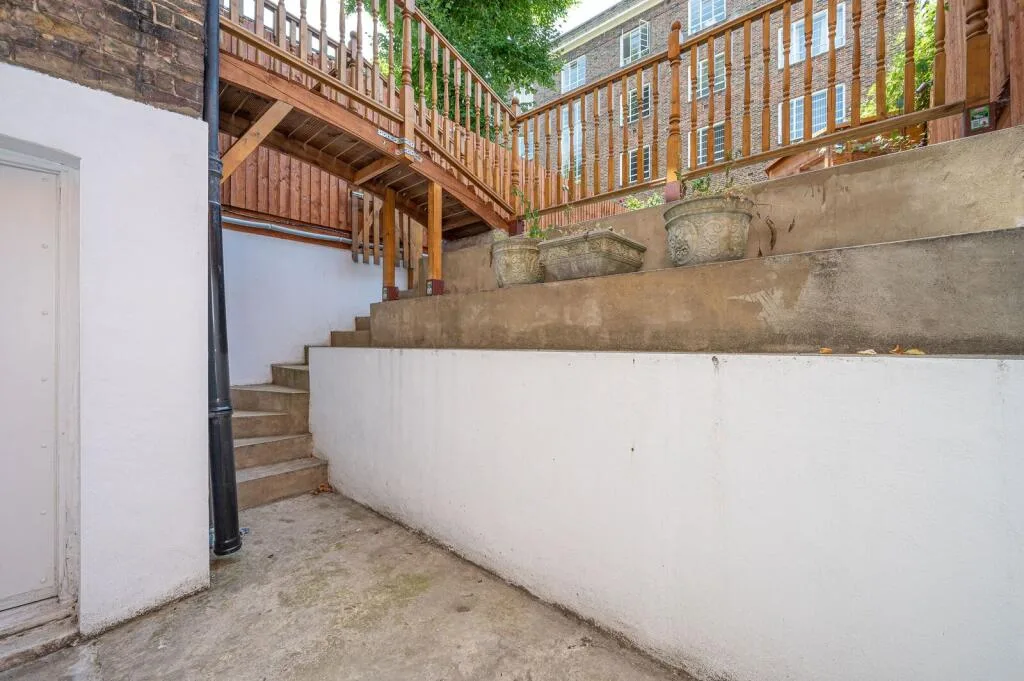 5 bedroom terraced house for rent