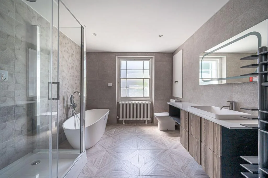 5 bedroom terraced house for rent