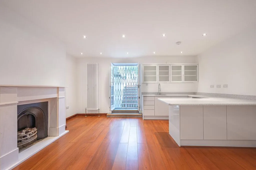 5 bedroom terraced house for rent