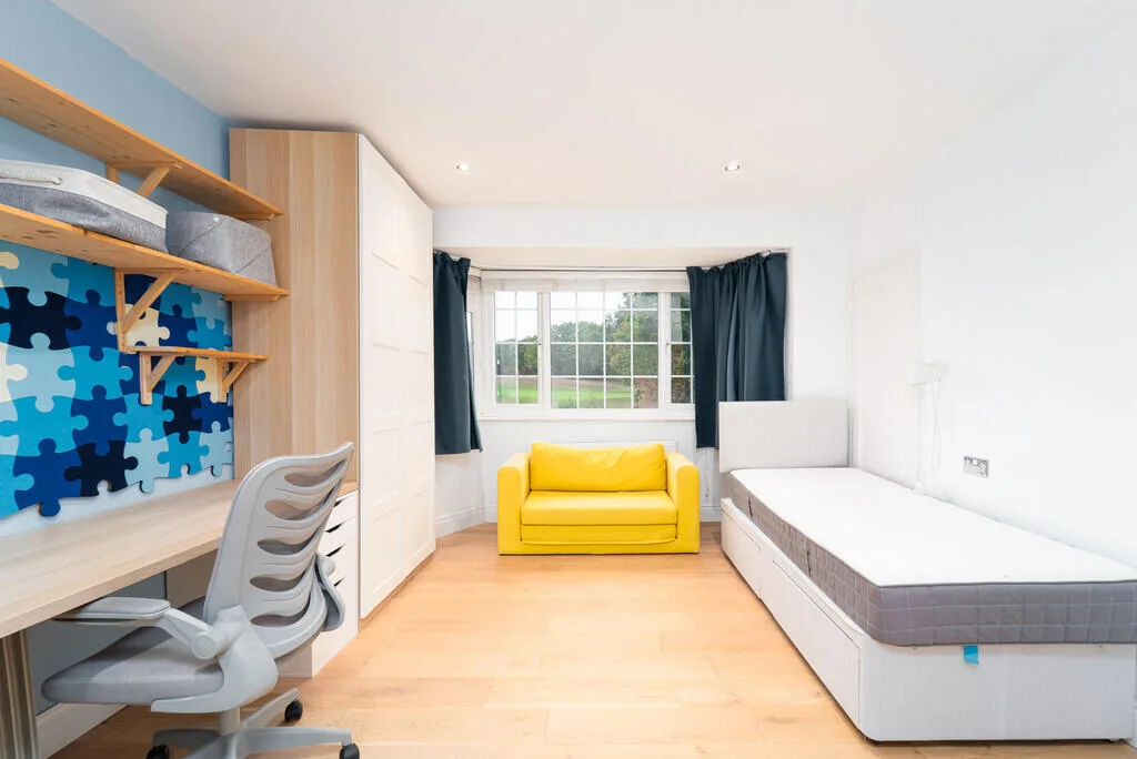 4 bedroom semi-detached house for rent
