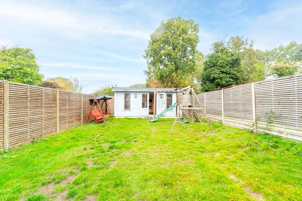 4 bedroom semi-detached house for rent