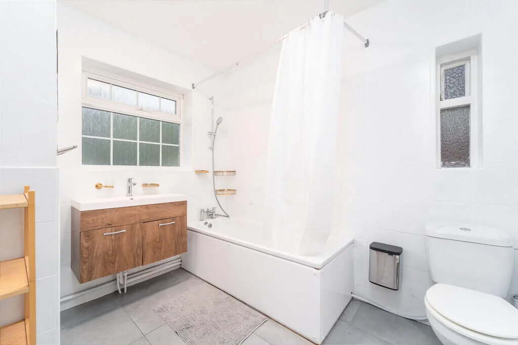 4 bedroom semi-detached house for rent