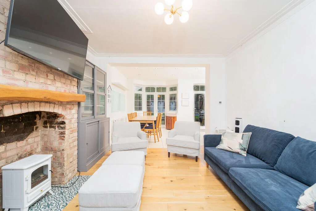 4 bedroom semi-detached house for rent