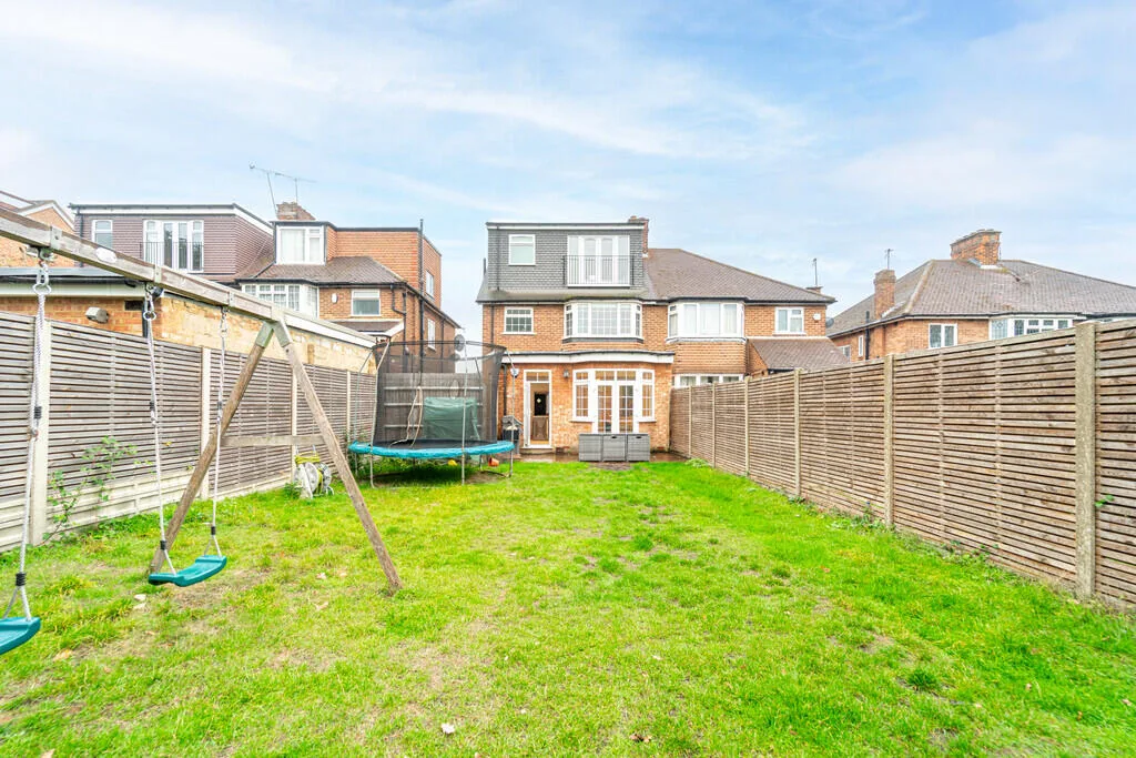 4 bedroom semi-detached house for rent