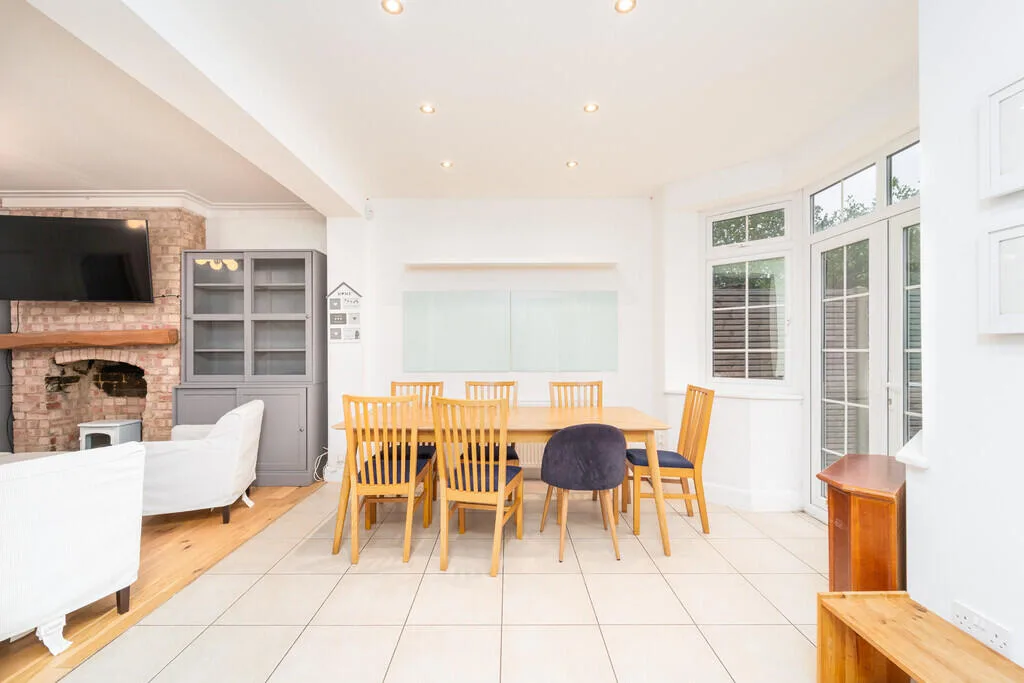 4 bedroom semi-detached house for rent