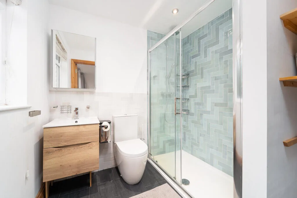 4 bedroom semi-detached house for rent