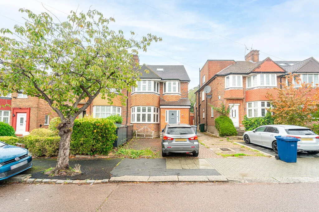 4 bedroom semi-detached house for rent