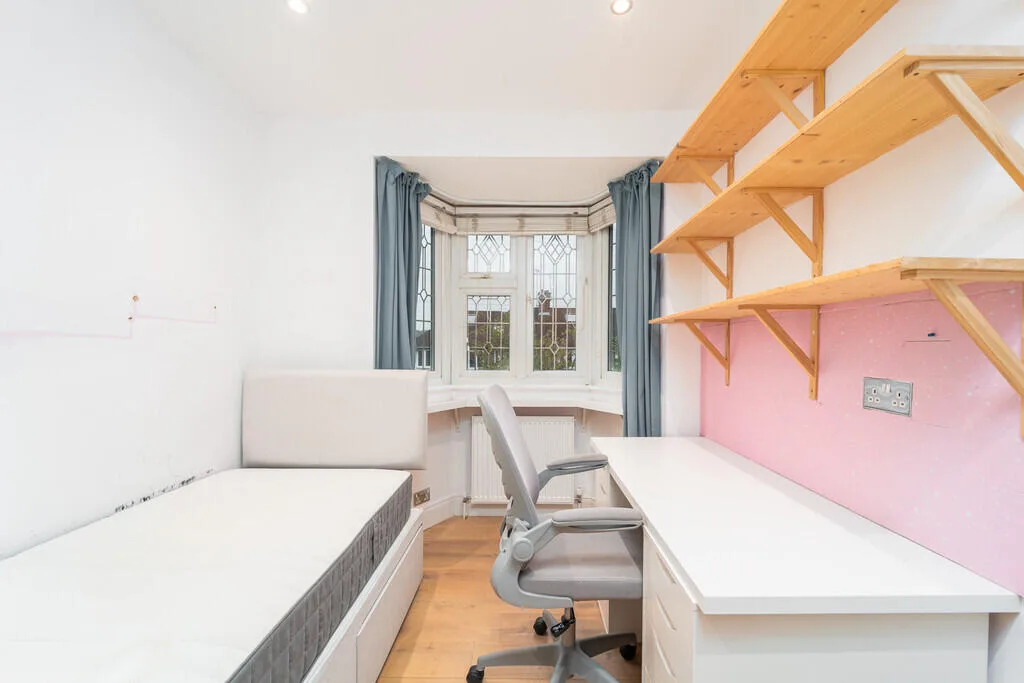 4 bedroom semi-detached house for rent
