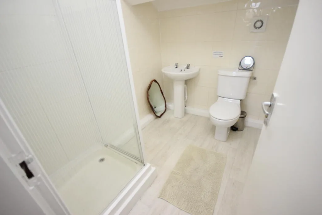 6 bedroom terraced house for rent