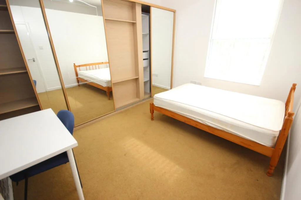 6 bedroom terraced house for rent
