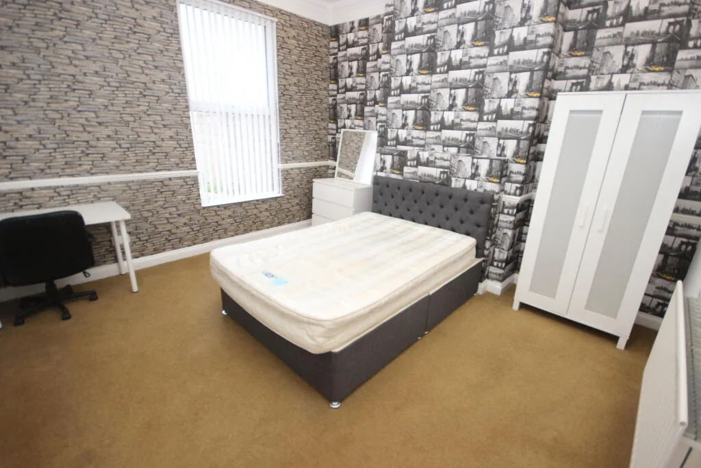 6 bedroom terraced house for rent