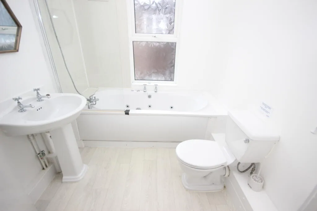 6 bedroom terraced house for rent