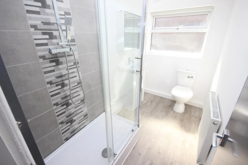 6 bedroom end of terrace house for rent