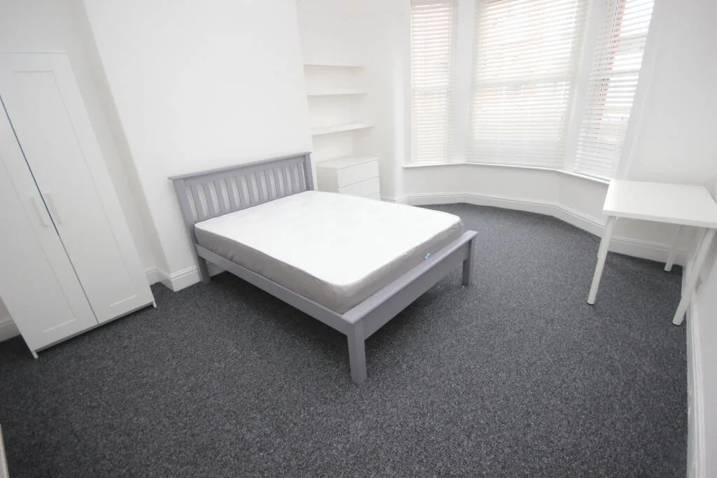 6 bedroom terraced house for rent