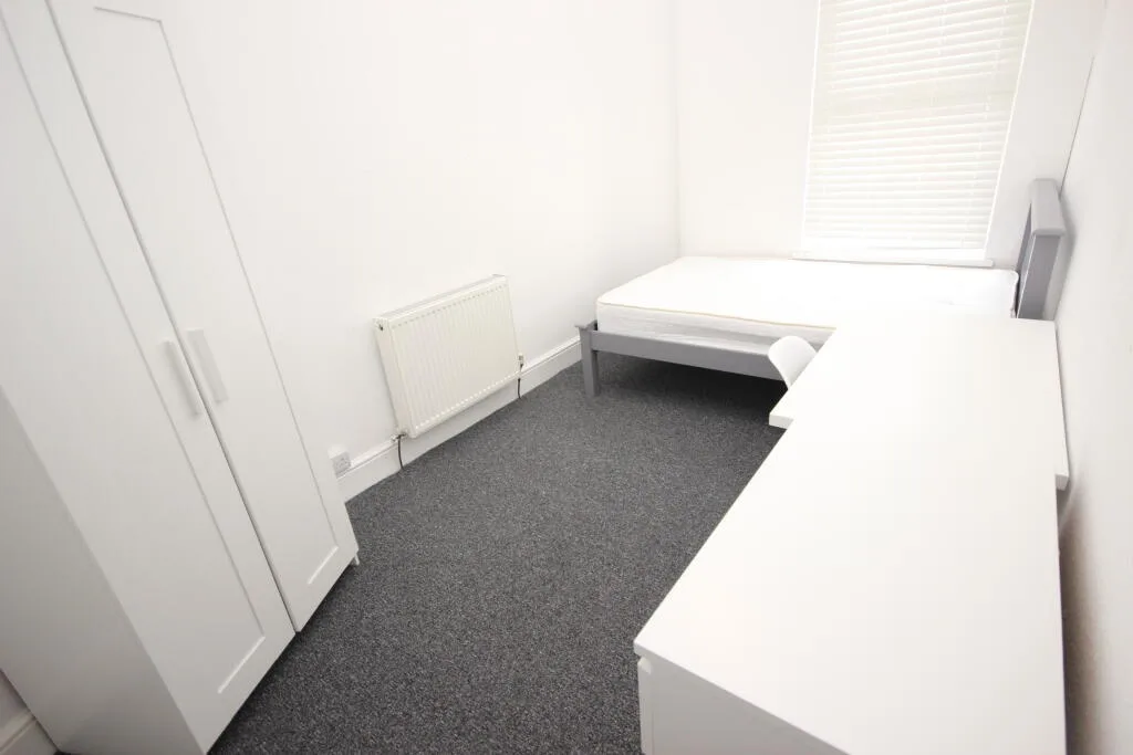 6 bedroom terraced house for rent