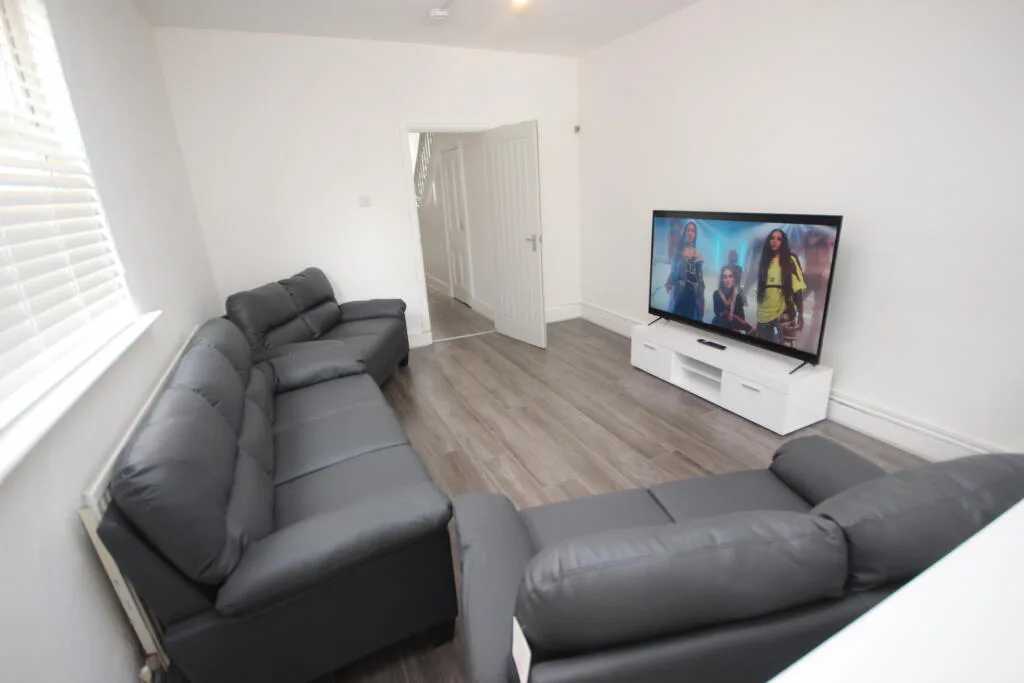 6 bedroom terraced house for rent