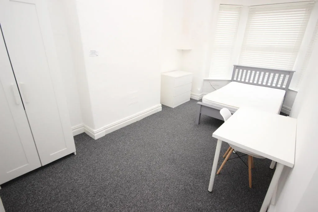 6 bedroom terraced house for rent