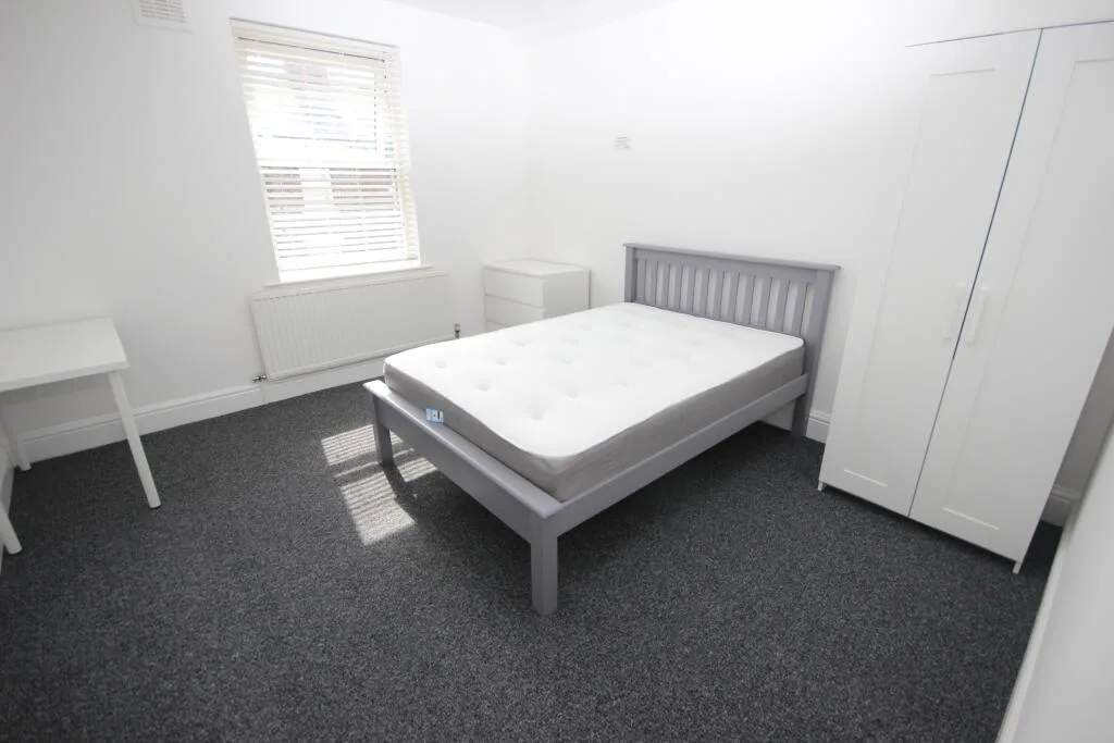 6 bedroom terraced house for rent