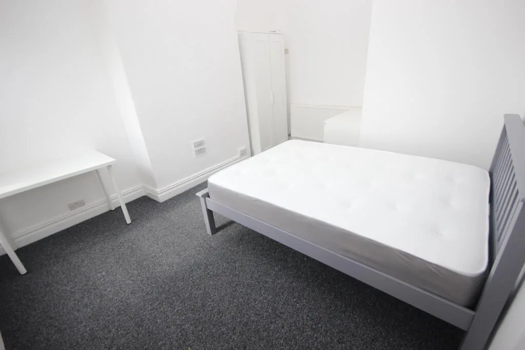 6 bedroom terraced house for rent